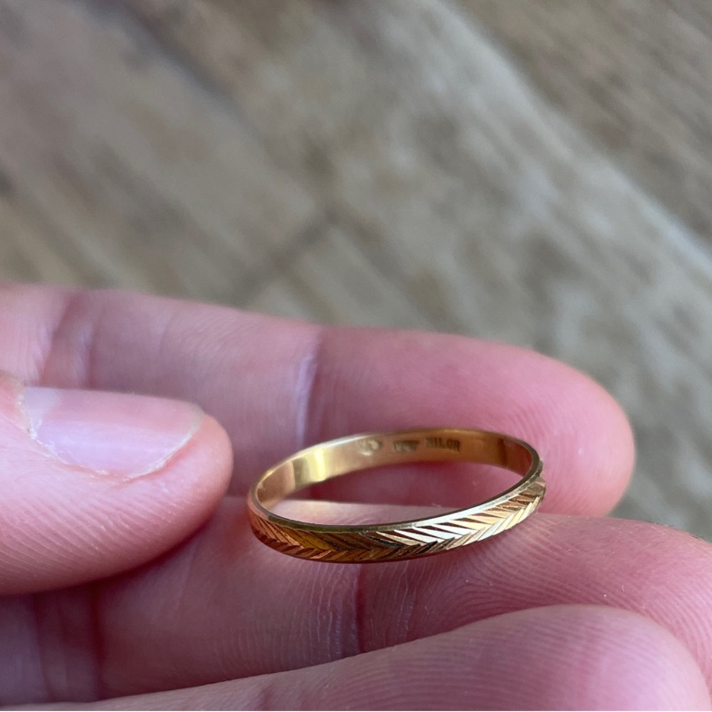 18K Solid Gold Women's Ring with Pattern